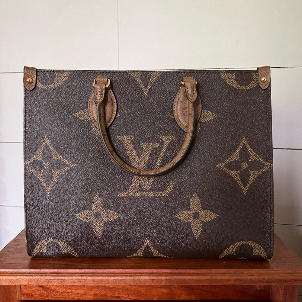 Louis Vuitton OnTheGo MM with rare monogram straps